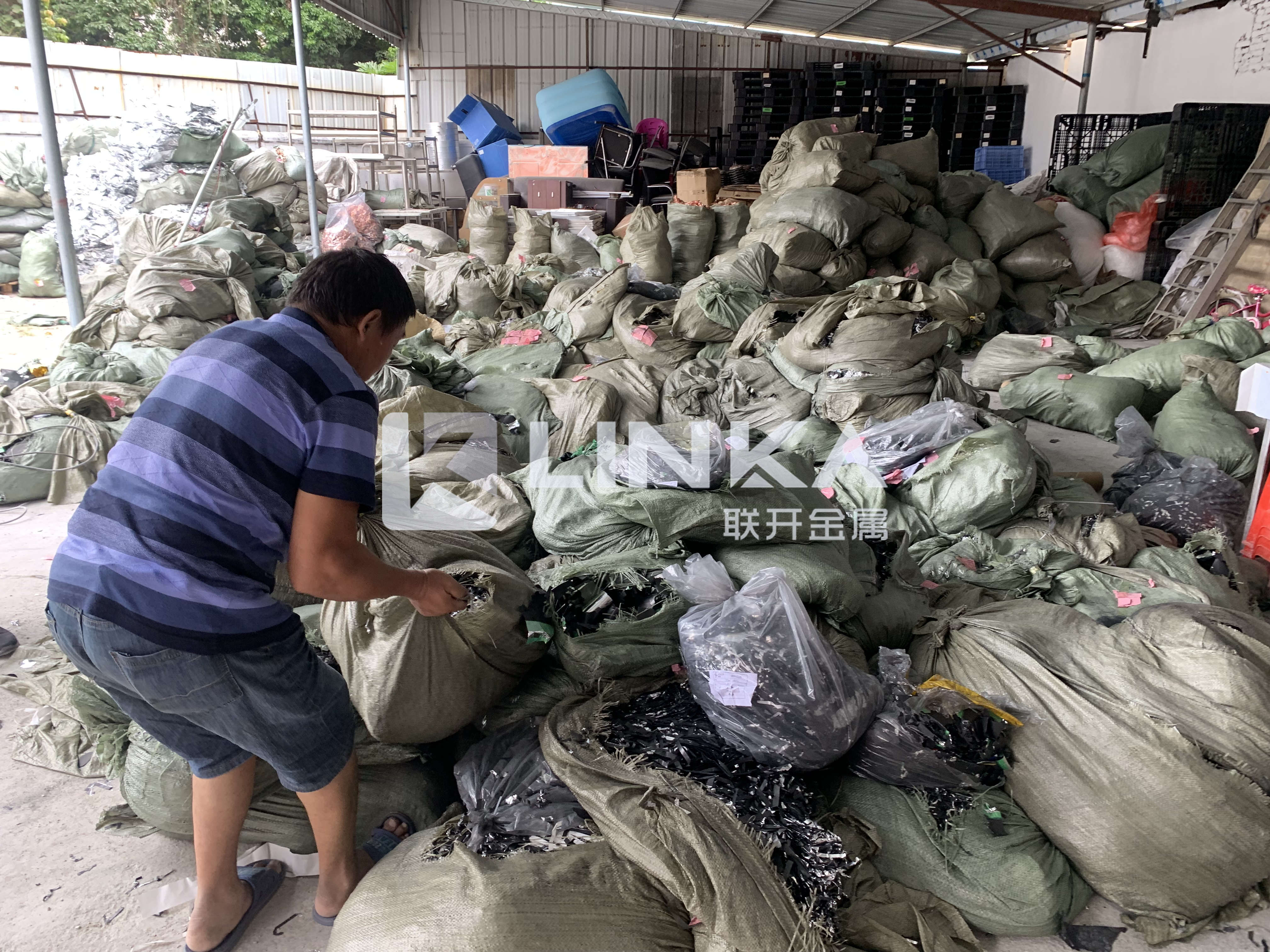 東莞叼嘿视频在线观看回收廠家：關於蓄電池保養的幾點注意事項